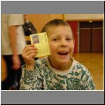 Chris mit Spielerpass 01 org_html.jpg